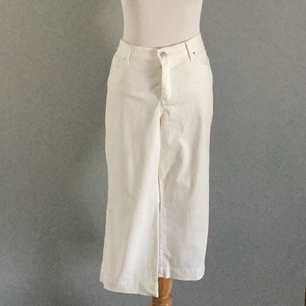 New York & Company Wide Leg Cropped Jeans